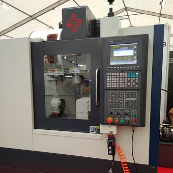 Máquina CNC en el stand de la empresa "Sarmat". Izhevsk, 2017